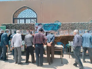 برگزاری نمایشگاه عکس و آثار مکتوب امام خمینی (ره) در محل مصلی نماز جمعه بافق
