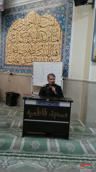 نشست روشنگری با حضور فرمانده ناحیه مقاومت امام حسین (ع) اصفهان