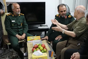 دیدار فرمانده سپاه قدس گیلان با خانواده شهید ورزشکار علی غبرانژاد&nbsp;