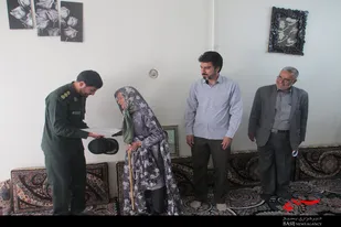 دیدار فرماندهی و کارکنان سپاه ناحیه تویسرکان با خانواده شهدا