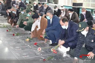 گلباران و عطرافشانی مزار مطهر شهدای ساوه+عکس