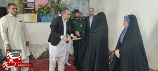 ادای احترام به حماسه&zwnj;سازان وطن؛ دیدار فرماندار نیکشهر و مسئولان با خانواده شهید مدافع حرم عمر ملازهی