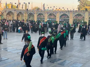 تعویض پرچم سیاه امامزاده حسین(ع)