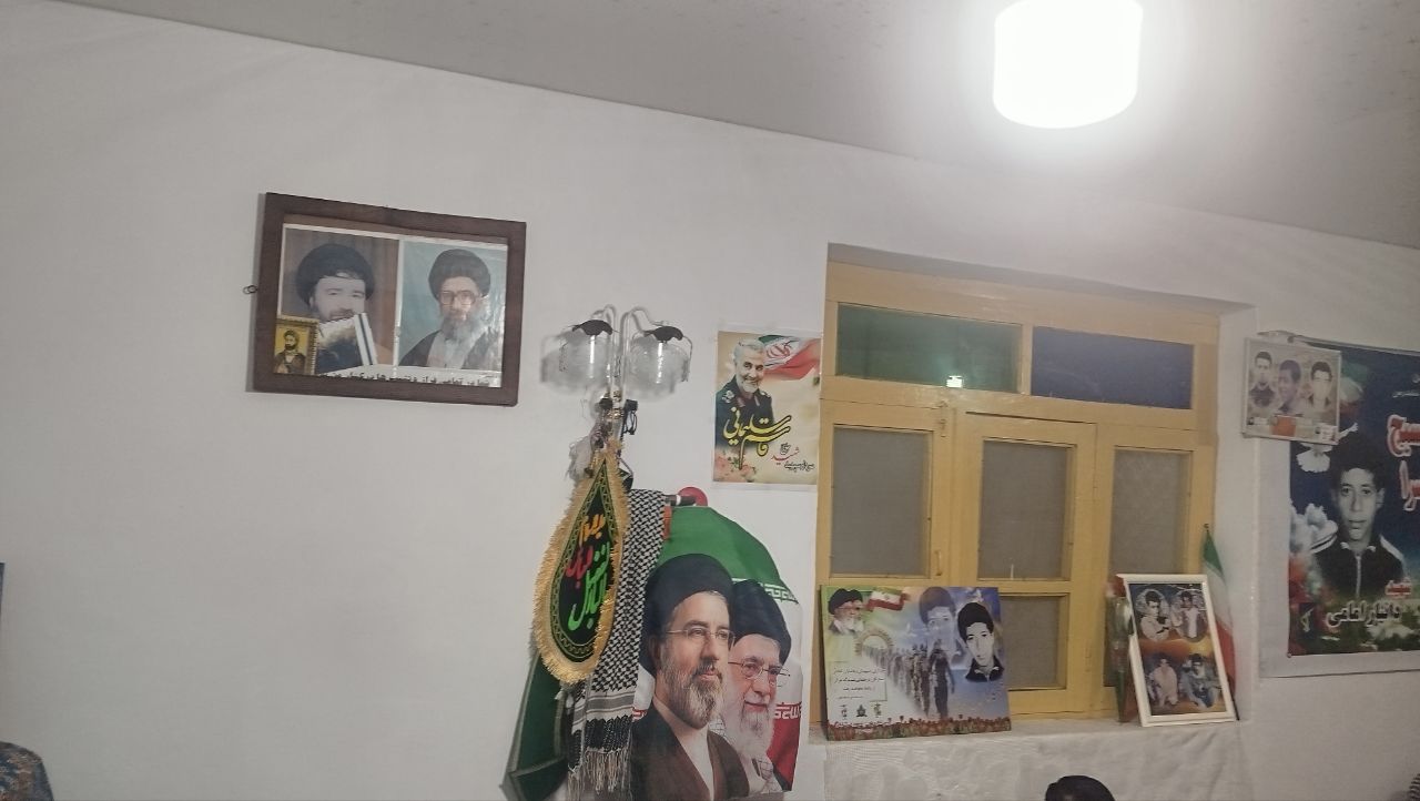 پسرم سن کمی داشت، اما کتاب‌هایش را جمع کرد و عازم جبهه شد