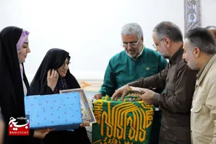 به وعده عمل شد؛ فرمانده مرکز بسیج وزارت نفت در آبادان با خانواده شهید &ldquo;مرتضی دهکردیان&rdquo;، تصویربردار شهید دفاع مقدس، دیدار کرد
