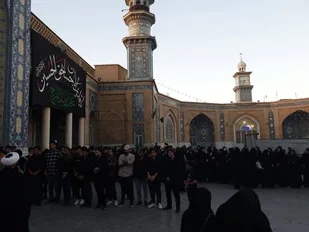 تجمع دانشجویان ایلامی حاضر در دوره خط امام در محکومیت حادثه تروریستی شاهچراغ