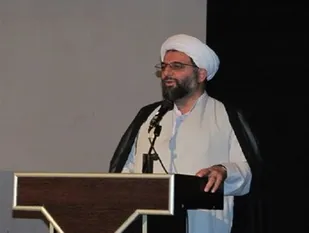 مشت اتحاد ایرانی دندان استکبار جهانی را خرد کرده است