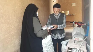 دیدار با بیش از ۳۰ خانواده شهید محله شهیدیه میبد