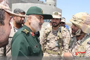 حضور فرمانده سپاه پاسداران بین رزمندگان تیپ 32 انصار الحسین(ع) همدان در ازگله