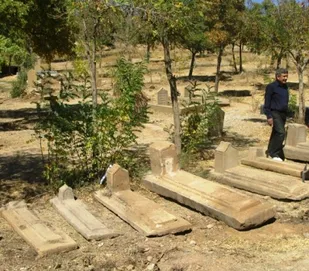 ساماندهی سنگ قبور تاریخی در چهارمحال وبختیاری