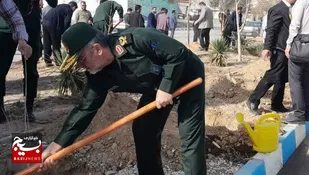 غرس سه هزار نهال به یاد شهدا در لشکر پنج نصر مشهد