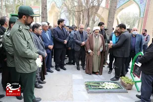 گلباران و عطرافشانی مزار اولین شهید مدافع حرم خراسان جنوبی