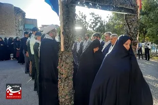 ۲۰۰ نفر از بسیجیان میانه به مناطق عملیاتی غرب کشور اعزام شدند