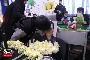 هم&zwnj;کلاسی&zwnj;های شهدای دانش آموز حادثه تروریستی به جای آنها حاضری گفتند