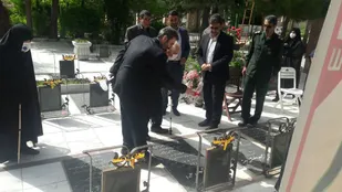 غبارروبی گلزار شهدا فرهنگی شاهرود+ تصاویر
