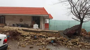 خدمت رسانی به زلزله زدگان سی سخت زیر بارش شدید باران
