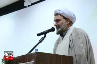 اسامی شاعران و قلم&zwnj;نویسان حوزه مقاومت باید با تقدس نام برده شود