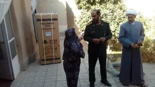 تحویل یخچال و ماشین لباسشویی به نیازمندان مروست