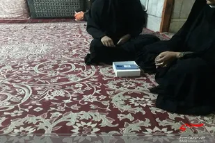 اهدای ٢ دستگاه گوشی هوشمند به دانش آموزان مستعد حاشیه شهر زاهدان
