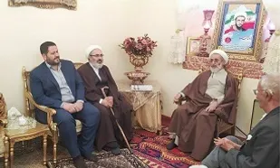 تقدیم هدایای رهبر انقلاب اسلامی به خانواده&zwnj;های شهدای روحانی &laquo;مرند&raquo;