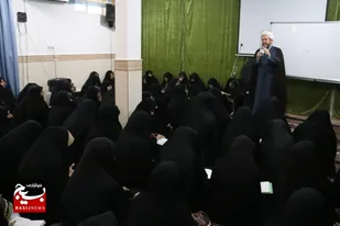 عفاف و حجاب، مظهر پاکی و اصالت بانوان می باشد