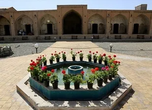 صدور سند مالکیت بنای تاریخی کاروانسرای کنارگرد فشافویه  بعداز ۱۶ سال