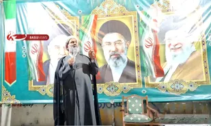 راه عبور از فشار دشمن، ایستادگی در میدان است