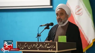 انقلاب اسلامی ایران با تکیه بر ولایت فقیه، الهی بودن و حضور مردم در مسیر تعالی است