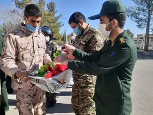 غبار روبی و گل افشانی قبور مطهر شهدا در خاتم