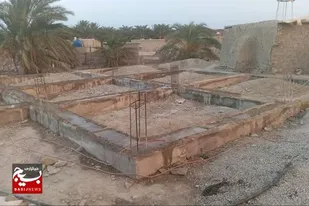 آبیاری و شستشوی شبستان مسجد روستای راهیناگ توسط گروه جهادی شهید بلوچ&zwnj;زهی در دهه فجر