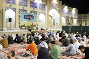 طنین آیات وحی در جوار زیارتگاه شهید مدرس(ره)؛ برگزاری محفل انس با قرآن در کاشمر