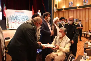 تجلیل از پیشکسوتان و رزمندگان یزدی دفاع مقدس در حضور رهبر انقلاب