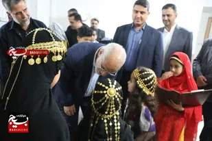 ضیافت استاندار خوزستان با جمعی از کودکان بی سرپرست تحت تکفل کمیته امداد امام خمینی (ره)