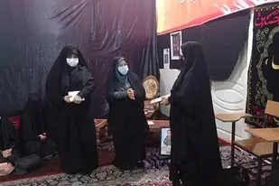 مادران و همسران شهدا برای دفاع از ولایت سینه سپر کردند