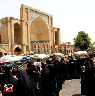 &nbsp;آئین نمادین تشییع پیکر مطهر شهدای کربلا توسط بانوان زینبی قزوینی