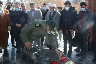 عطرافشانی گلزار شهیدان گمنام دانشگاه آزاد واحد یادگار امام(ره)