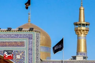تعویض پرچم حرم رضوی به مناسبت شهادت امام حسن عسکری (ع)