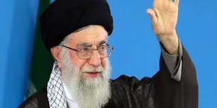 مرجعیت سیاسی و فکری برازنده هر فردی نیست