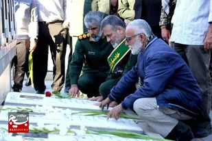 خانواده پاسداران سپاه استان قزوین گلزار شهدای قزوین را عطرافشانی کردند