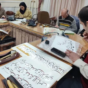 هنرمندان خوشنویس بروجنی آیات قرآن کریم را کتابت کردند &nbsp;
