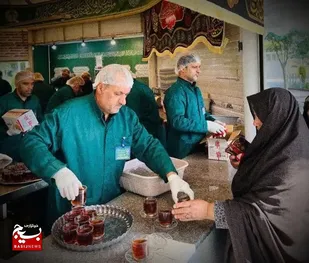 برپایی چایخانه حضرت رضا (ع) در سه راه مرکزی شهر محمودآباد
