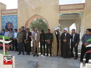 غبارروبی وعطرافشانی مزار شهدای شهرستان کهنوج به مناسبت  هفته عقیدتی سیاسی