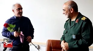 حضور سرزده سردار افراسیابی به مدارس و اداره کل آموزش و پرورش/با اهداء شاخه گل از فرهنگیان مشهد تقدیر شد + عکس