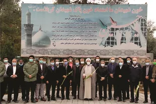 غبارروبی گلزارشهدا با حضور مدیران  کهریزک