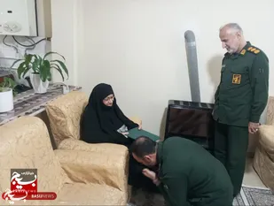 دیدار فرمانده سپاه قدس گیلان با خانواده شهید حنیف بهبودی