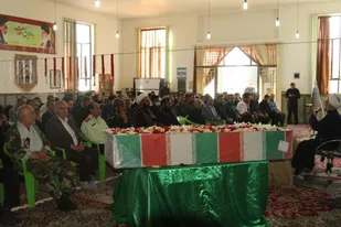 پیکر شهید گمنام دفاع مقدس در آرامگاه ابدی روستای فتح اباد زرند &zwnj;آرام گرفت