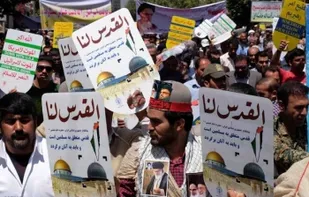 راهپیمایی گسترده ملت ایران در روز قدس همزمان با نمایش توان موشکی/ شعارنویسی مردم روی موشک&zwnj;های سپاه