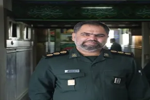 اهتزاز پرچم "یا حسین" در بین الحرمین شیراز همزمان با اربعین حسینی/ دلدلدگان و جاماندگان پیاده روی اربعین در شیراز گردهم می آیند