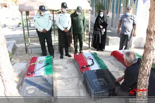 غبار روبی و عطر افشانی قبور مطهر شهدای بخش زاینده رود