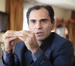 بهره گیری از نظرات اقتصاددانان در مدیریت کشور ضروری است